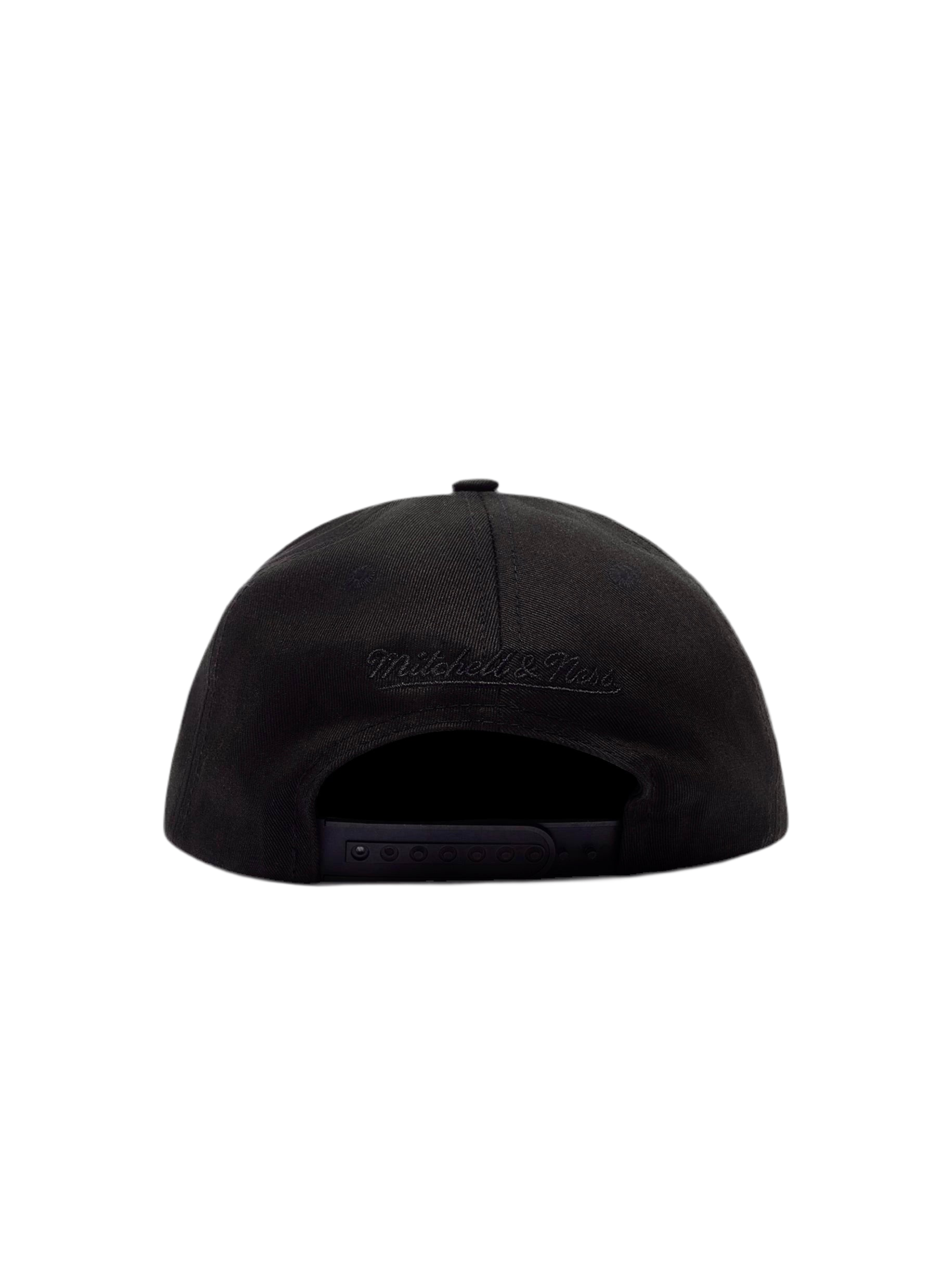 Chicago Bulls Hat - Black on Black EG Pro Pinch NBA Basketball Snapback Cap - Mitchell & Ness